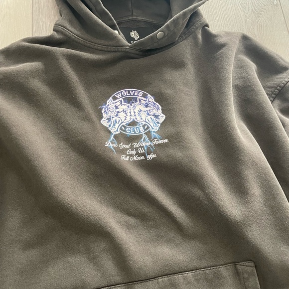 Dark Gray Darc Sport Hoodie with Wolves and Lightning Design - Size Large - Picture 3 of 5